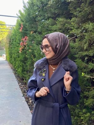 Yakası Kürklü Kaşe Manto