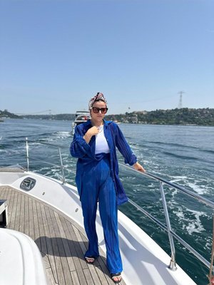 Pileli Saten Gömlekli Takım Sax Mavi Pileli Saten Gömlekli Takım Sax Mavi