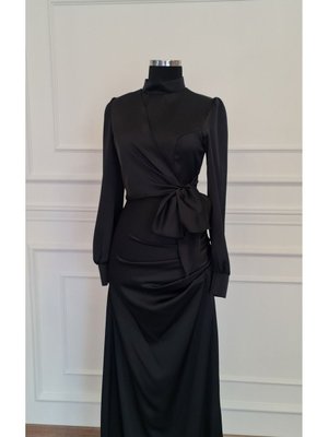 Siyah Renk Saten Kumaştan,bağcıklı Abiye Elbise