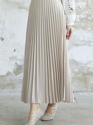 Sık Piliseli Etek Bej Sık Piliseli Etek Bej