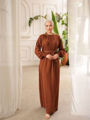 Büzgü Yaka Bel Kuşaklı Elbise