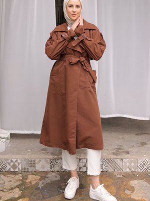 Kahverengi Kruvaze Yaka Kol Omuz Apoletli Trençkot Kahverengi Kruvaze Yaka Kol Omuz Apoletli Trençkot