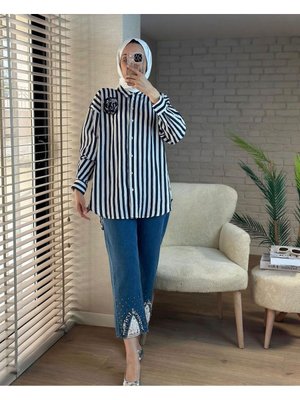 Lacivert Gül Aksesuarlı Gömlek