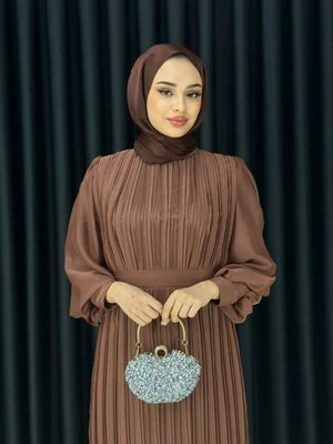 Piliseli Şifon Elbise