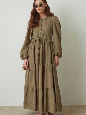 Önden Düğmeli Vizon Müslin Elbise