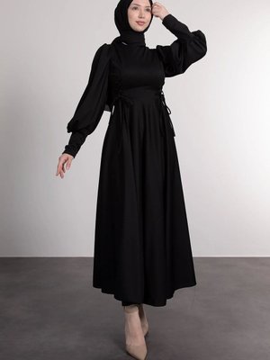 Bel İki Yanı Boydan Bağcıklı Tesettür Elbise Bel İki Yanı Boydan Bağcıklı Tesettür Elbise