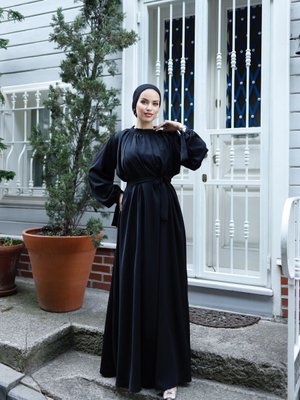 Yakası Büzgülü Kolu Kurdelalı Elbise