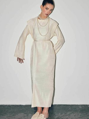 Aller Detaylı Dokulu Saten Elbise Krem