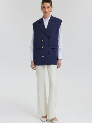 Düğme Detaylı Krep Yelek