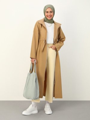 Bel Detaylı Kapüşonlu Trençkot Camel