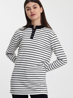 Siyah Beyaz Düğmeli Sweatshirt Siyah Beyaz Düğmeli Sweatshirt