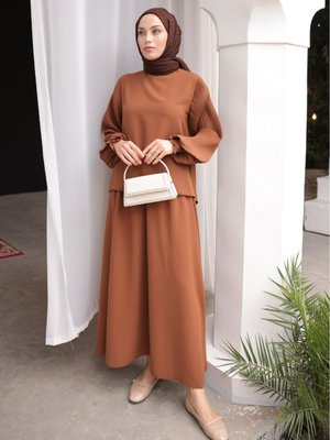 Kolları Pile Detaylı Etekli Takım