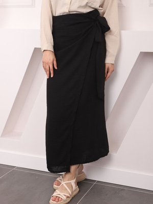 Siyah Yan Bağlamalı Keten Etek