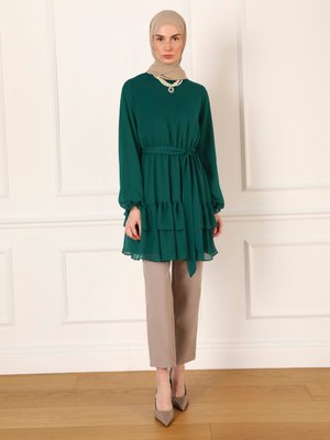 Zümrüt Yeşili Kat Kat Bağlama Detaylı Şifon Tunik