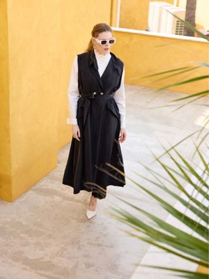 Lazer Kesim Detaylı İpek Yelek Siyah