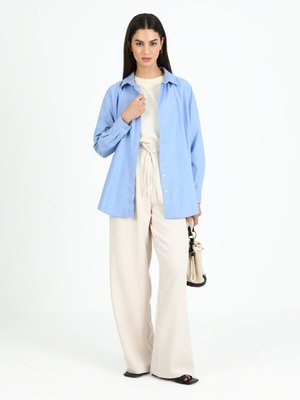 Gök Mavi Pamuklu Gömlek