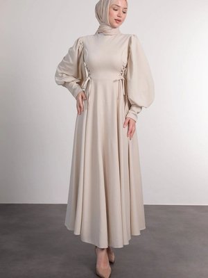 Bel İki Yanı Boydan Bağcıklı Tesettür Elbise Bel İki Yanı Boydan Bağcıklı Tesettür Elbise