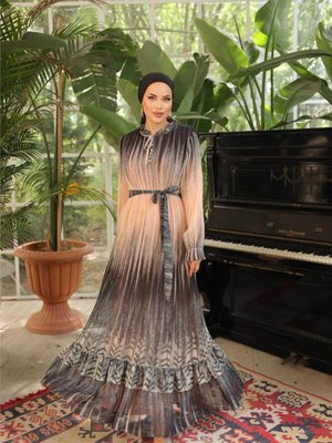 Pliseli Belden Bağcıklı Uzun Çizgi Desenli Şifon Elbise Bej Pliseli Belden Bağcıklı Uzun Çizgi Desenli Şifon Elbise Bej