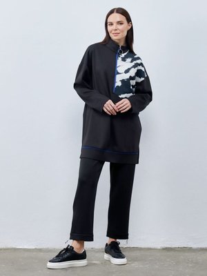 Siyah Fermuar Detaylı Scuba Kumaş Sweatshirt Siyah Fermuar Detaylı Scuba Kumaş Sweatshirt