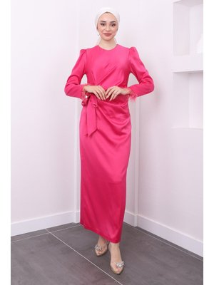 Fuşya Kolu Tüylü Yan Detaylı Saten Abiye Elbise
