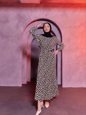 Bej Desenli Kemerli Elbise