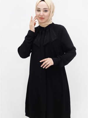 Siyah Kristal Kumaş Yakası Taşlı Büyük Beden Tunik Siyah Kristal Kumaş Yakası Taşlı Büyük Beden Tunik