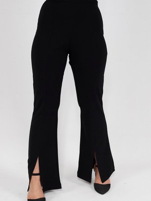 Siyah Scuba Krep Kumaş Yırtmaç Detaylı Ispanyol Paça Pantolon Siyah Scuba Krep Kumaş Yırtmaç Detaylı Ispanyol Paça Pantolon