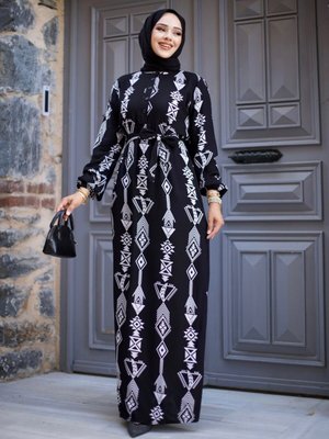 Siyah Bisiklet Yaka Önü Düğmeli Ve Kuşaklı Etek Büzgülü Viskon Elbise Siyah Bisiklet Yaka Önü Düğmeli Ve Kuşaklı Etek Büzgülü Viskon Elbise