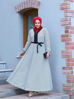 Beyaz Ön Düğme Detaylı Kol Lastikli Ve Çizgili Kaşkorse Elbise