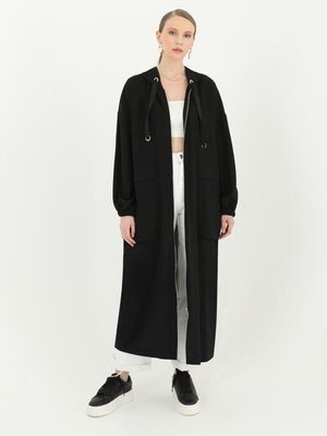 Siyah Aerobin Kumaş Sahte Cep Detaylı Kapişonlu Kap Siyah Aerobin Kumaş Sahte Cep Detaylı Kapişonlu Kap