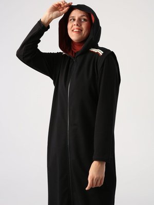 Siyah Dokuma Garnili Şerit Detaylı Kapüşonlu Yelek