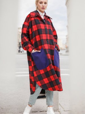 Kırmızı Ekose Desenli Düğmeli Kaban Kırmızı Ekose Desenli Düğmeli Kaban