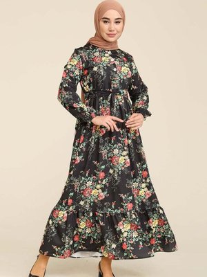 Siyah Çiçek Desenli Büzgülü Elbise Siyah Çiçek Desenli Büzgülü Elbise
