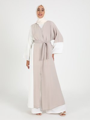 Taş Rengi Önü Açık Garnili Ferace Taş Rengi Önü Açık Garnili Ferace