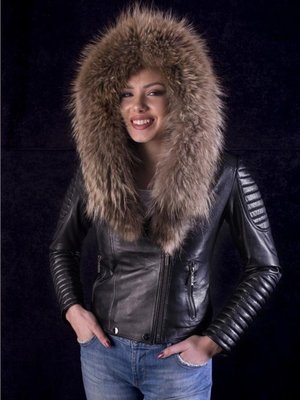 Siyah Hakiki Kuzu Derisi Yaka Kürklü Kol İşlemeli Deri Mont