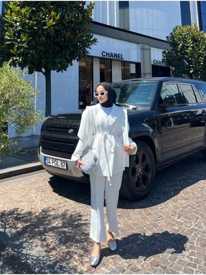 Beyaz Çizgili Omuz Detaylı Belden Bağlamalı Ceket