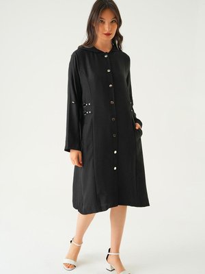 Zımba Detay Kapüşonlu Kap Siyah