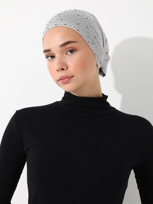 Taşlı Üçgen Kosinka Bone Acik Gri