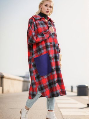 Kırmızı Ekose Desenli Düğmeli Kaban Kırmızı Ekose Desenli Düğmeli Kaban