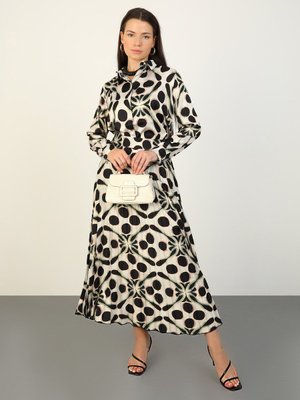 Siyah Piliseli Geometrik Desenli Saten Etek