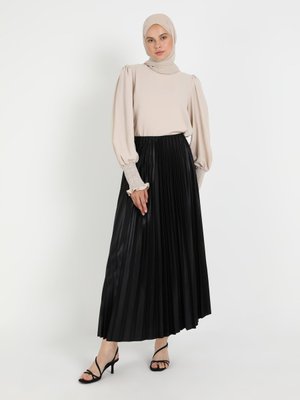 Siyah Etek Siyah Etek