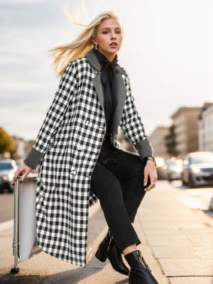 Siyah Beyaz Kruvaze Yaka Kaşe Kaban Siyah Beyaz Kruvaze Yaka Kaşe Kaban