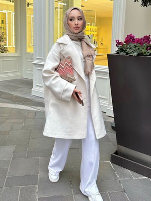 Oversize Astarlı Düğme Detaylı Kaban Ekru Oversize Astarlı Düğme Detaylı Kaban Ekru