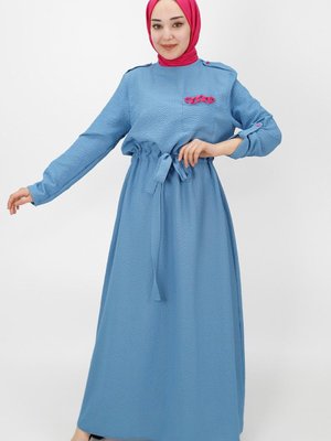 İndigo Cep Zincir Detaylı Bürümcük Kumaş Elbise İndigo Cep Zincir Detaylı Bürümcük Kumaş Elbise