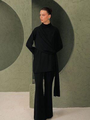 Siyah Önü Detaylı Takım Siyah Önü Detaylı Takım