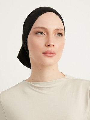 Siyah Çapraz Boru Pamuk Bone Siyah Çapraz Boru Pamuk Bone