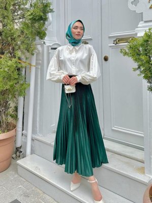 Zümrüt Yeşili Piliseli Uzun Etek Zümrüt Yeşili Piliseli Uzun Etek