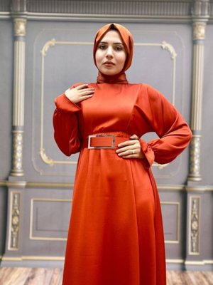 Kiremit Yarasa Kol Kemerli Krep Saten Abiye Elbise Kiremit Yarasa Kol Kemerli Krep Saten Abiye Elbise