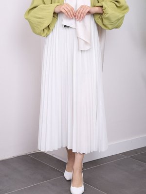 Beyaz Deri Görünümlü Piliseli Etek Beyaz Deri Görünümlü Piliseli Etek