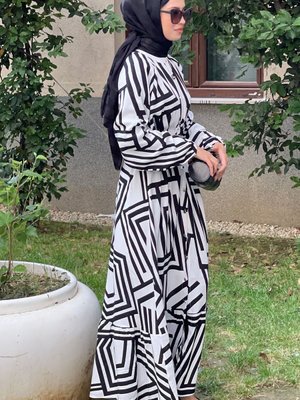 Beyaz Siyah Kemerli Oversize Yazlık Viskon Elbise